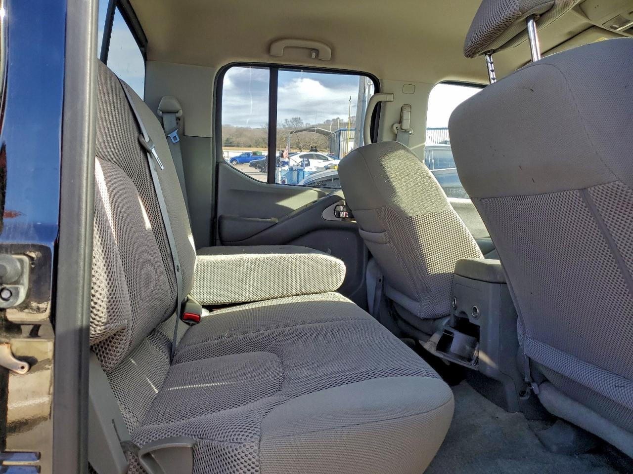 Nissan Frontier S Image 12