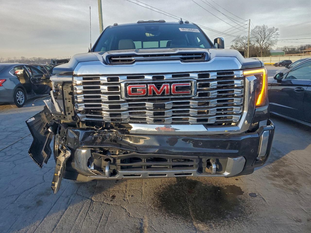 GMC Sierra K2500 Denali Image 3