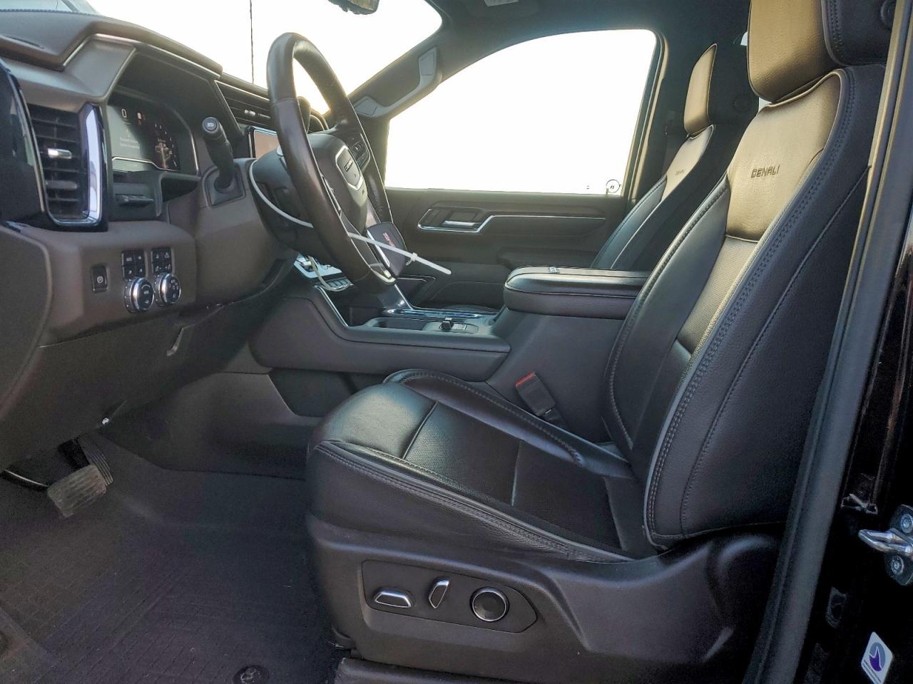 GMC Sierra K2500 Denali Image 6