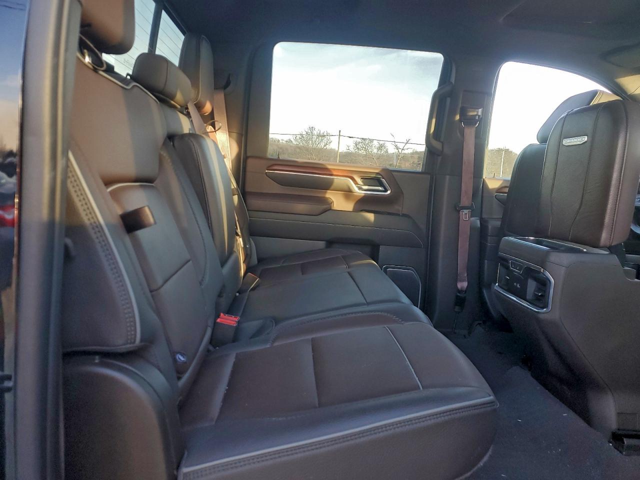 GMC Sierra K2500 Denali Image 7