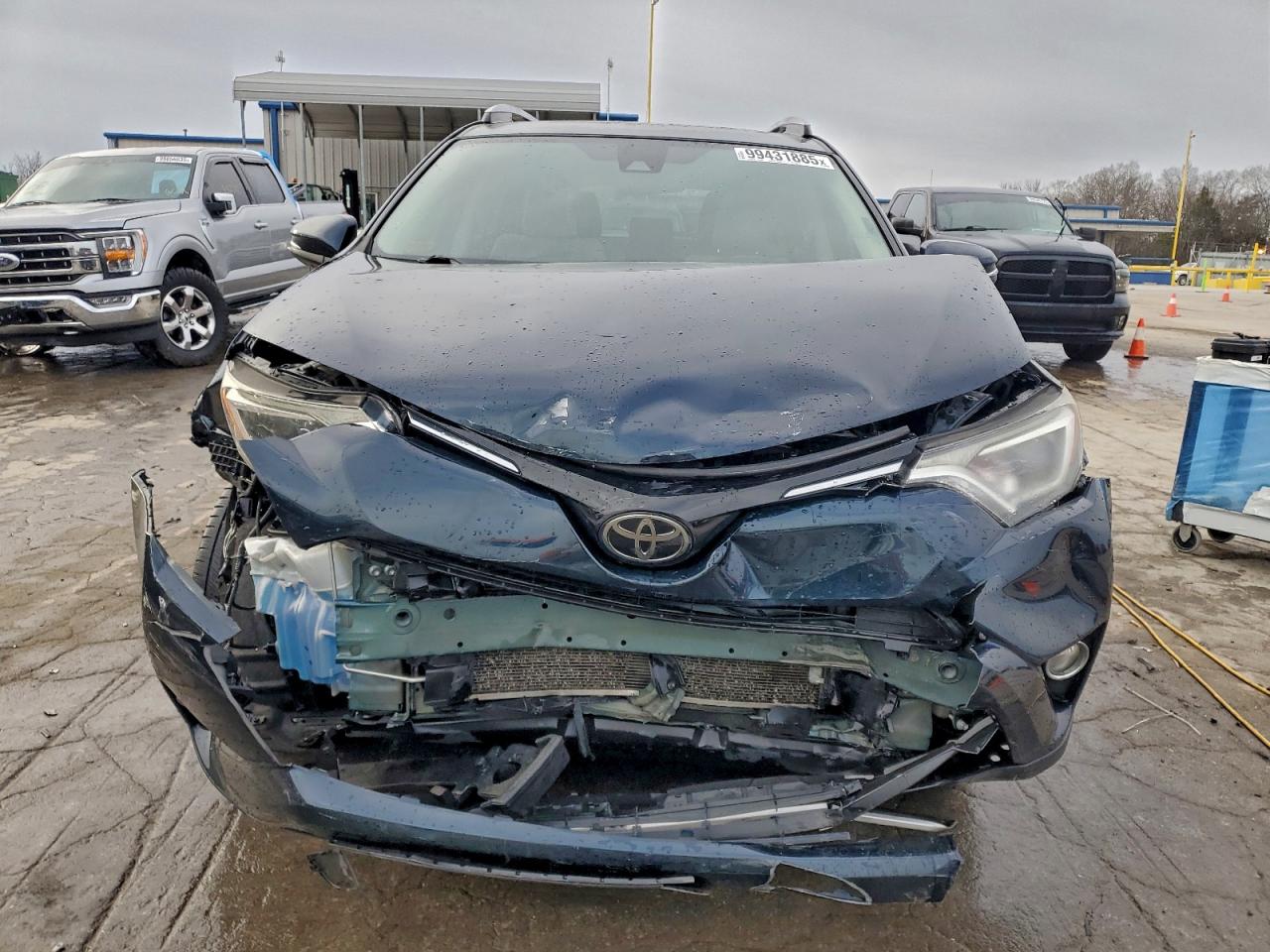 Toyota RAV4 Adventure Image 12