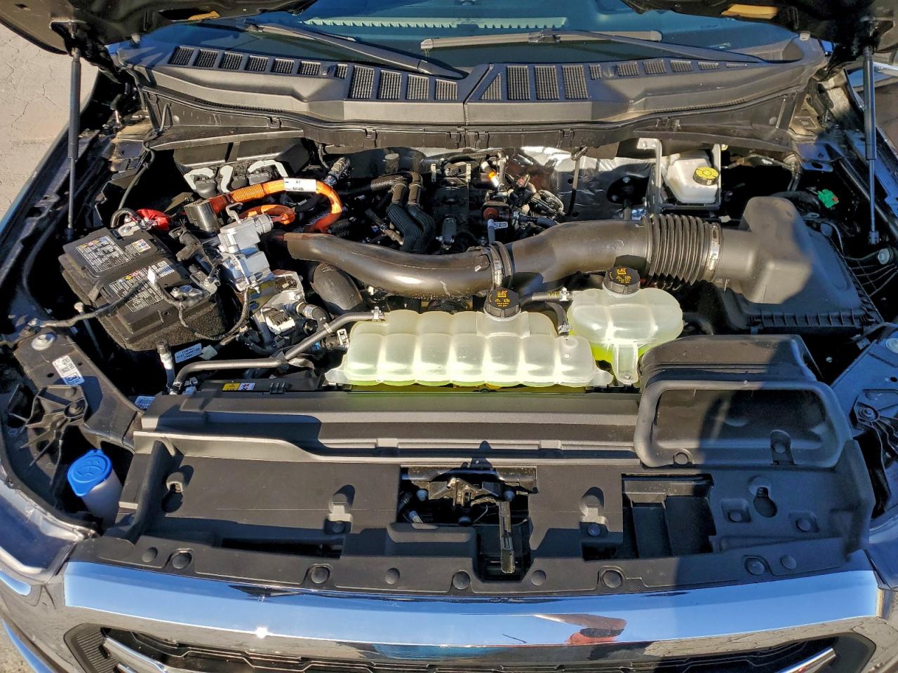 Ford F-150 Lariat Image 3