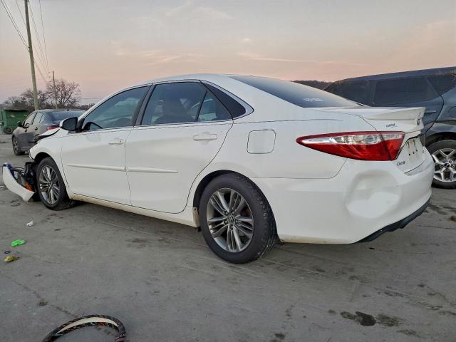 Toyota Camry Le Image 10