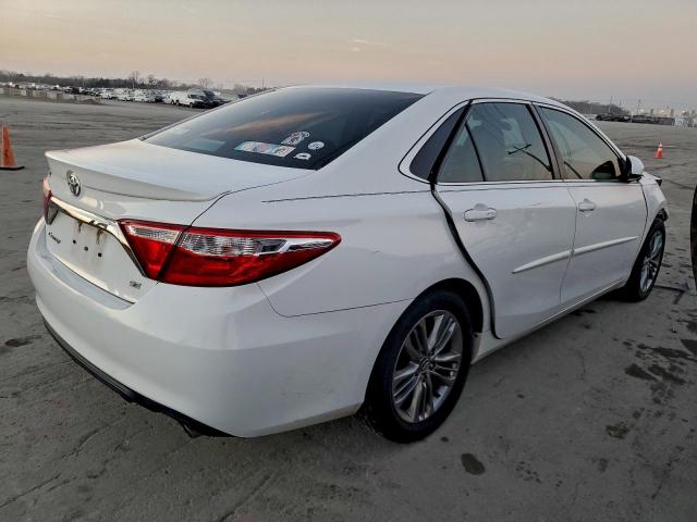 Toyota Camry Le Image 6