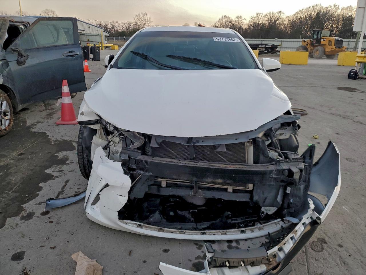 Toyota Camry Le Image 2