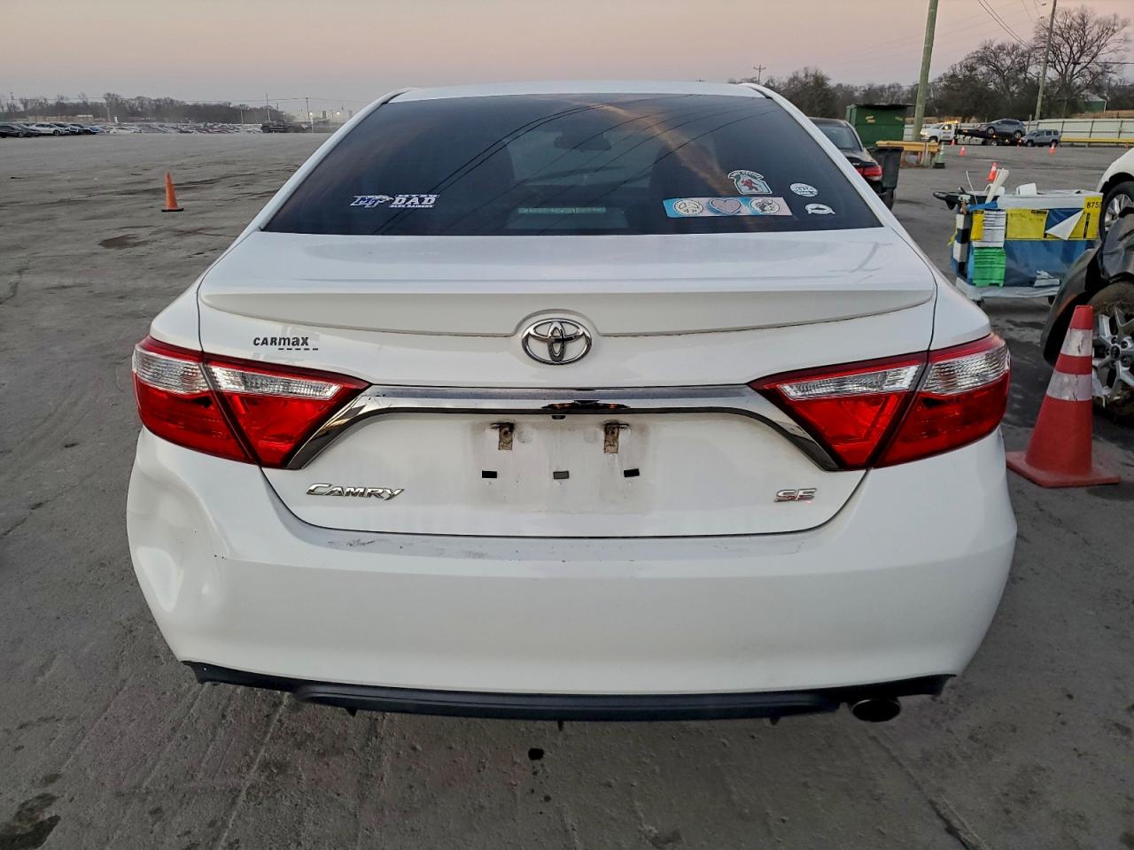 Toyota Camry Le Image 11