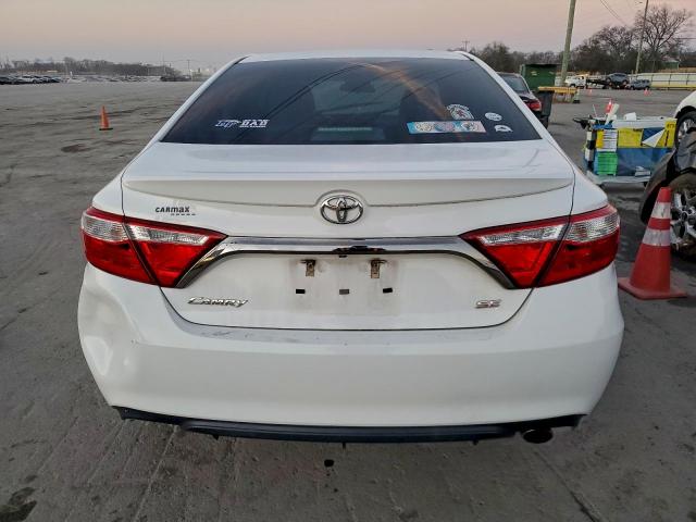 Toyota Camry Le Image 11
