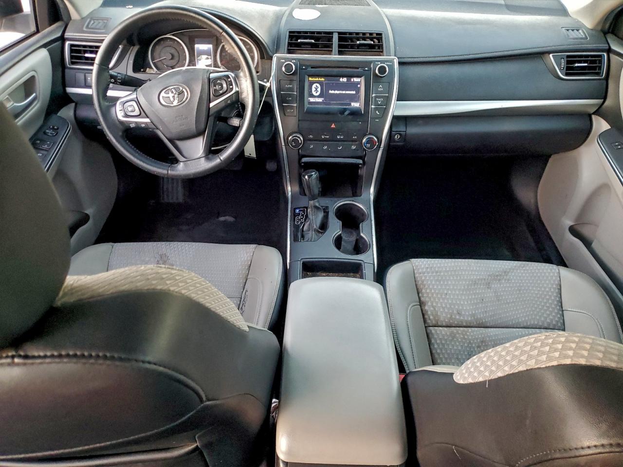 Toyota Camry Le Image 5