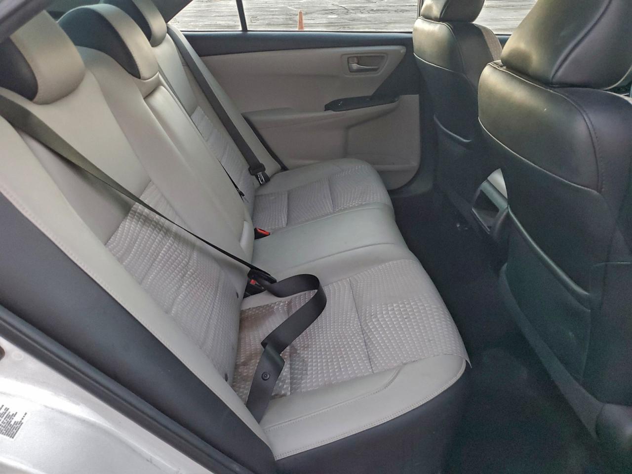 Toyota Camry Le Image 4