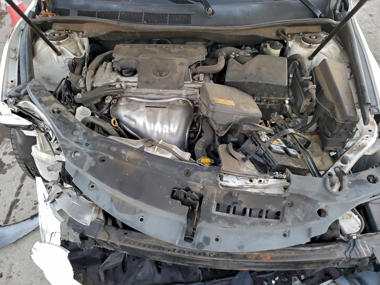 Toyota Camry Le Image 8