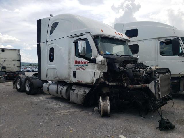  Salvage Freightliner Cascadia 1