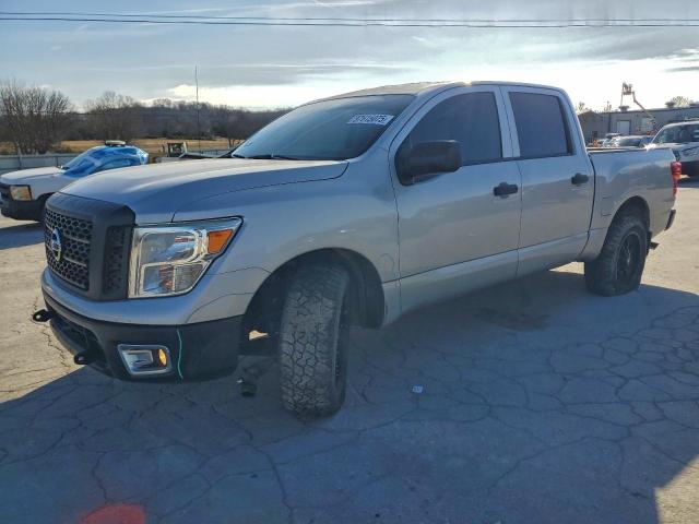  Salvage Nissan Titan
